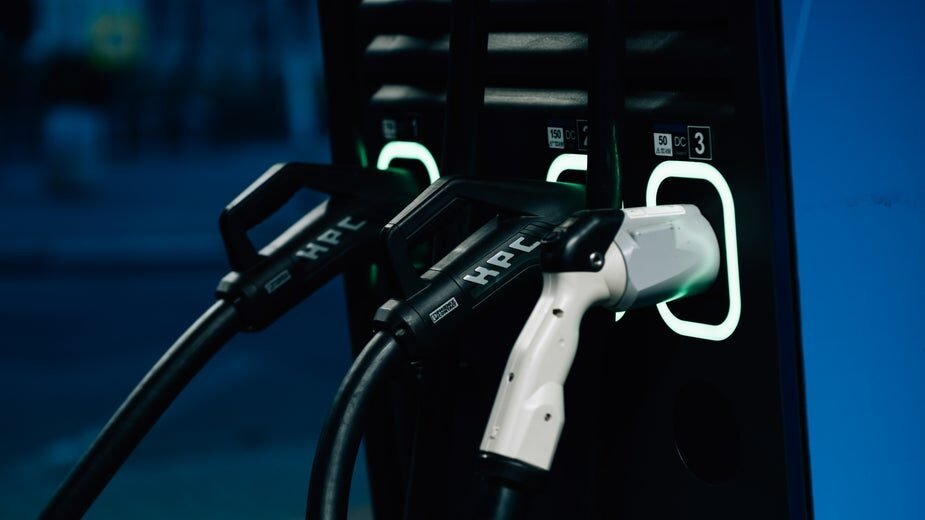 photo-of-an-electric-car-charging-station-evpowers
